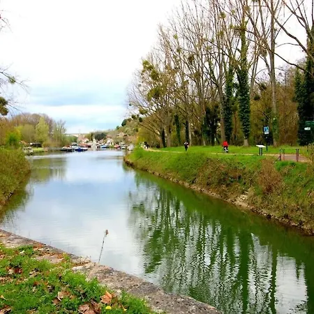 Maison Au Bord Du Canal